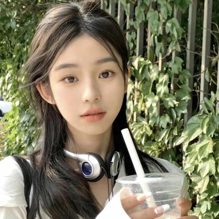 绿茵春色